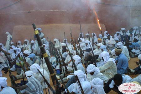 Zoomer sur l'image : 12 Scène finale du baroud Mechoua marquant la fin des festivités du Sboa